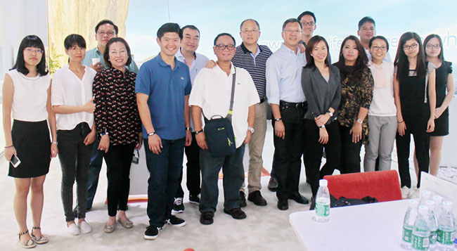 哈里通團隊合影