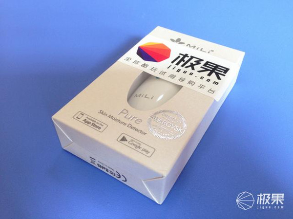 Pure——智能肌膚水分測試儀,可以幫你快速了解肌膚水分含量,智能提醒補(bǔ)水時(shí)機(jī)。