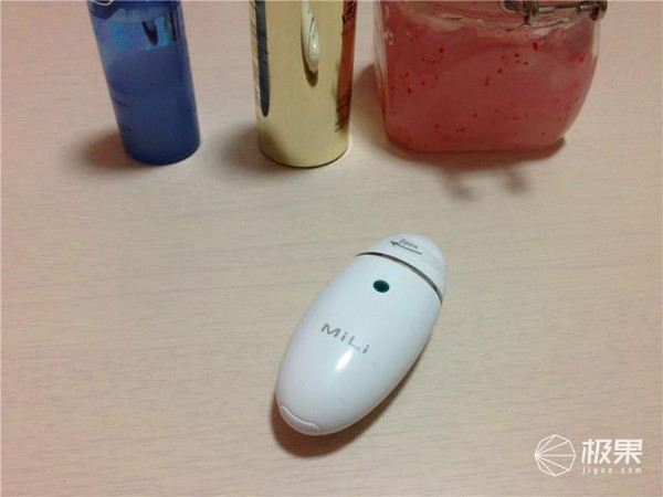 堅(jiān)持每天使用MiLi Pure來監(jiān)測肌膚的水分變化,也有助于養(yǎng)成一個(gè)合理的的生活習(xí)慣。