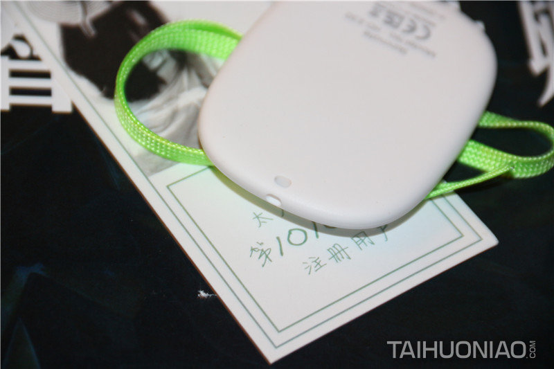 主機(jī)的這個(gè)對(duì)穿缺口就是掛栓手繩之處。