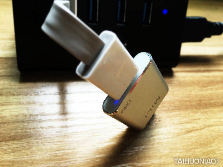 蘋果iPhone 16G內(nèi)存不夠用?MiLi iData Pro智能U盤